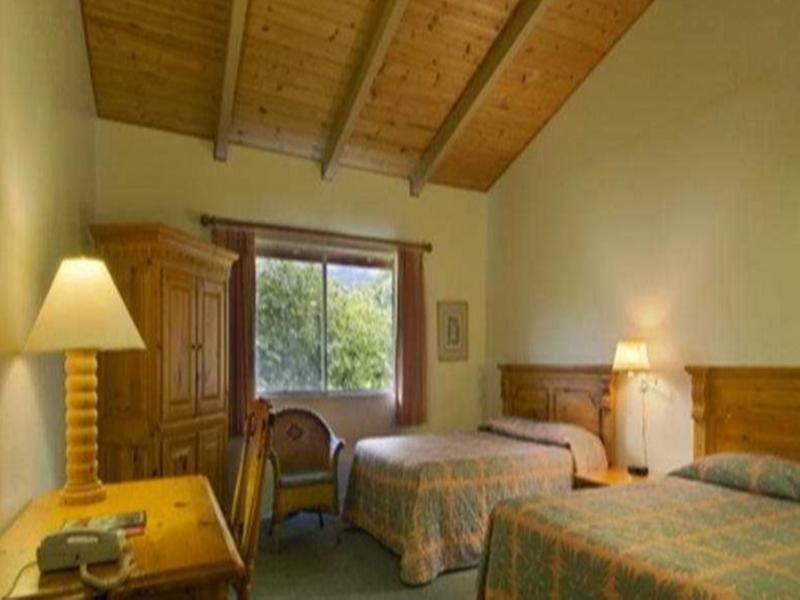 Castle Waimea Country Lodge Exterior photo